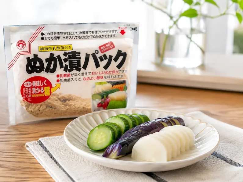 きゅうり、なす、大根のぬか漬けを和食器に少量ずつ盛り付けた完成イメージ
