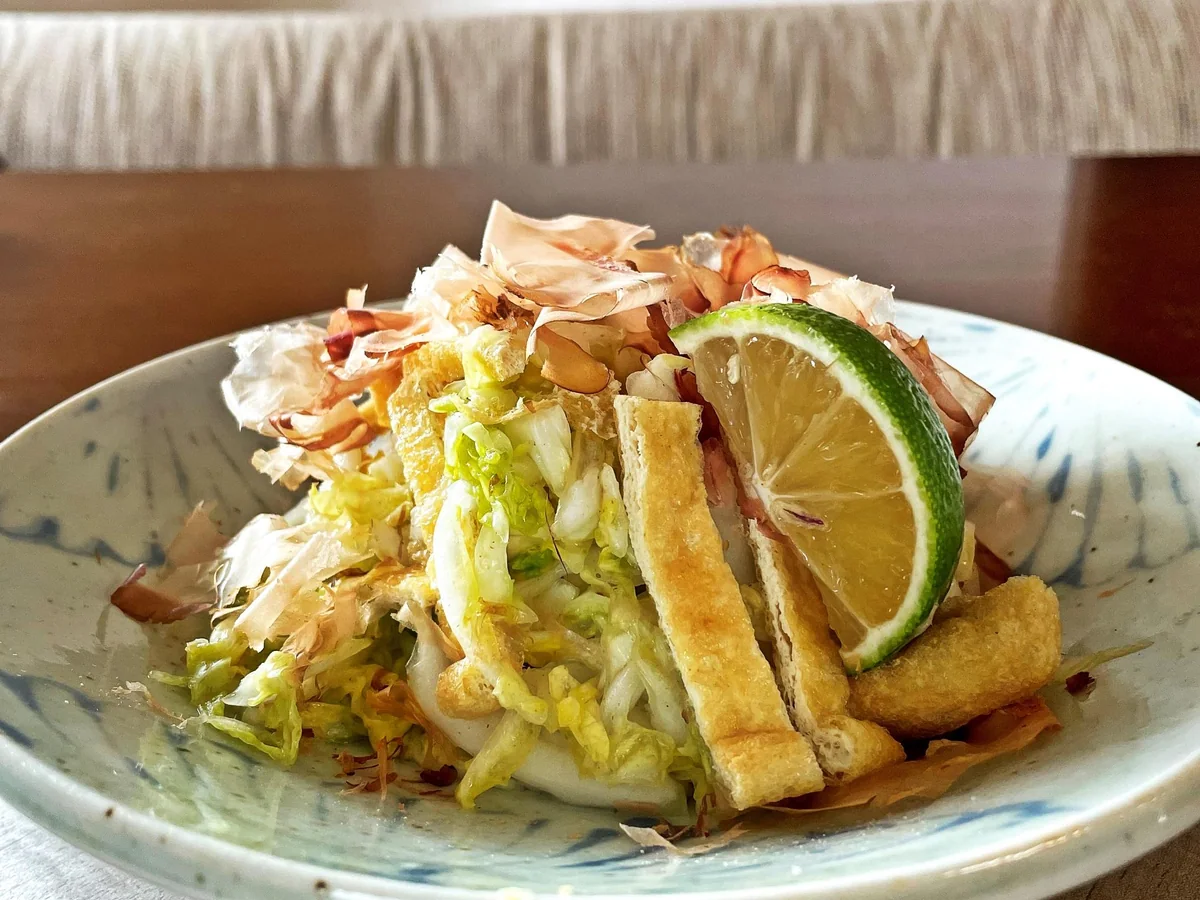 油揚げと白菜漬のサラダ